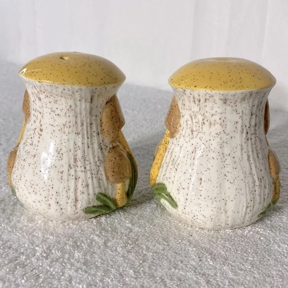 Vintage Arnels Ceramic Mushroom Salt & Pepper Shakers - Picture 5 of 10